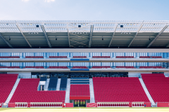 سکوی اصلی، VIP، نیمکت بازیکنان ذخیره ، لژ های لاکچری در استادیوم اوپل آرنا ماینتس