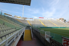 راهرو و پله های سکوی اصلی استادیوم اینیو تاردینی پارما