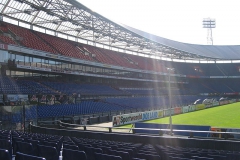 نمای جانبی از سکوی اصلی و جایگاه ویژه در  استادیوم ده کوئیپ - فاینورد