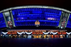 موزه و مغازه های باشگاه شاختار زیر سکوهای استادیوم دونباس آرنا شهر دونتسک اوکراین