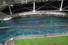 نمایی از زیر سقف به درون استادیوم رد بول آرنا لایپزیگ 2007