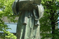 مجسمه برنزی اراسموس  مربوط به سال 1622 در شهر روتردام