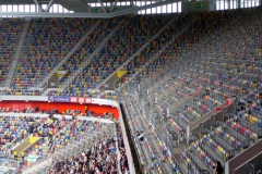 نمای جانبی از سکو و صندلی های تاشو در استادیوم مرکور اسپیل آرنا دوسلدروف