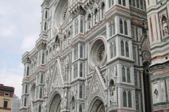 نمای کلیسای جامع در شهر فلورانس در کشور ایتالیا