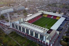 نمایی هوایی از سقف بازسازی شده استادیوم  ویکاریج رود استادیوم - واتفورد