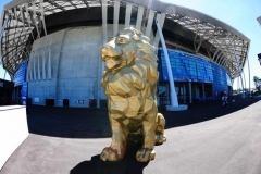 شیر بزرگ طلایی شده استادیوم الیمپیکیو لیونایز