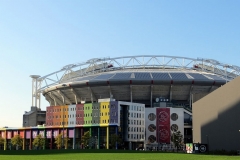 نمایی از بدنه بیرون و ساختمان چسبیده به استادیوم یوهان کرایف آمستردام 2014