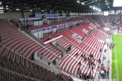 نمای جانبی از سکوی اصلی و جایگاه ویژه در استادیوم wwk آرنا آگزبورگ